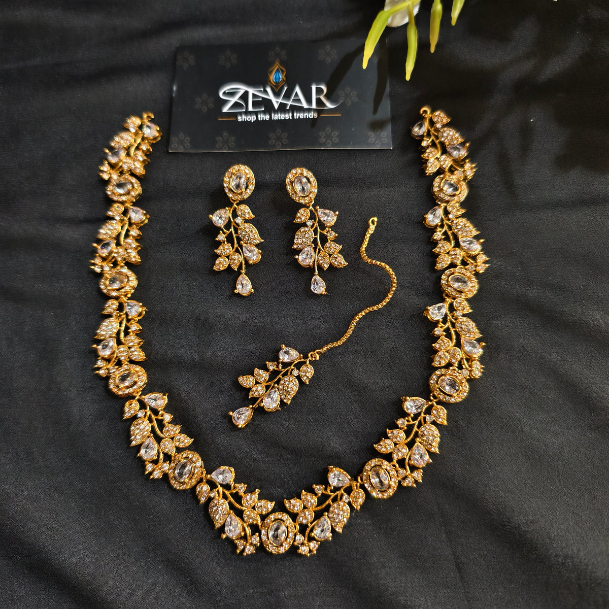 Sleek Leaf Pattern Party Wear Jewellery Set with Earrings & Maang Tikka | Zevar